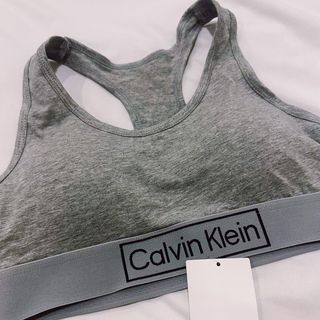 Calvin Klein Lightly Lined Triangle Bra, Women's Fashion, New Undergarments  & Loungewear on Carousell