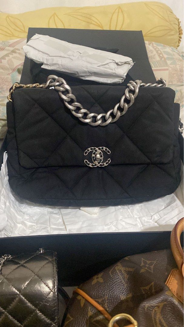Chanel store 19 canvas