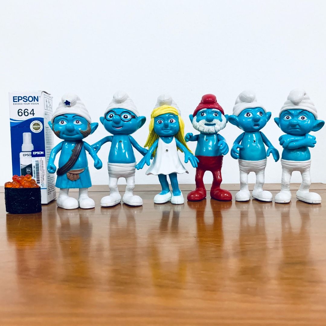 The outlet smurfs characters