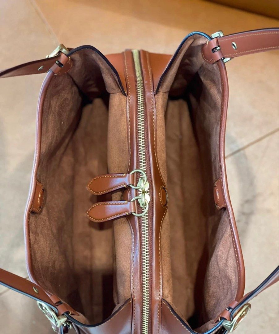 Coach lori shoulderbag/sling 👜 (Category: Luxury Bags & Wallets) located in Las Pinas. Submitted by yhn_boutique (Listing ID 1280588536, Image 2). Description: 📌Actual pic posted 📌cod via lalamove/ grab 📌J&T pay today ship today 📌 complete inclusions Please check my carousell acct & fb page for peace of mind ♥️ DM for inquiries! .