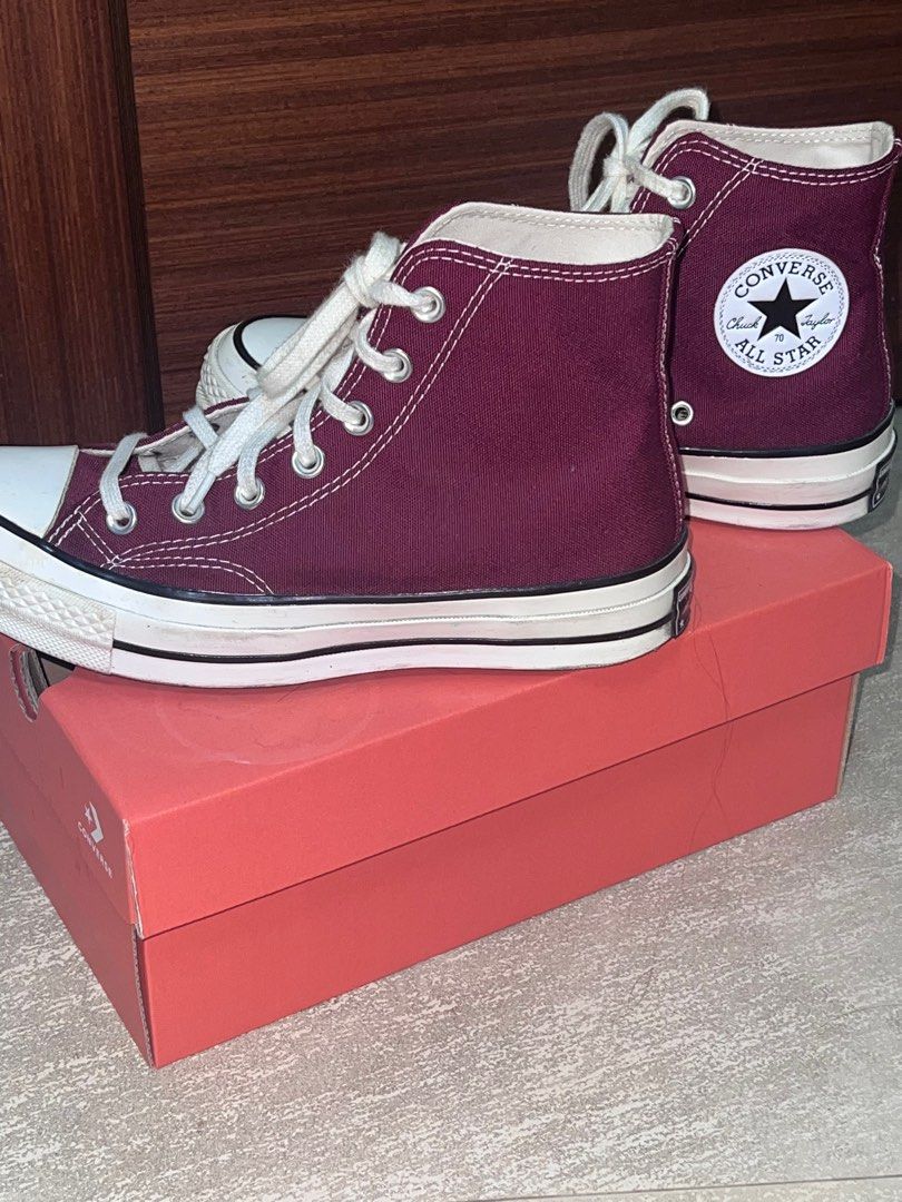 Maroon converse best sale women