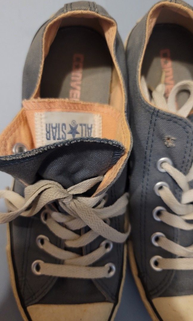 Converse store 5 tongue