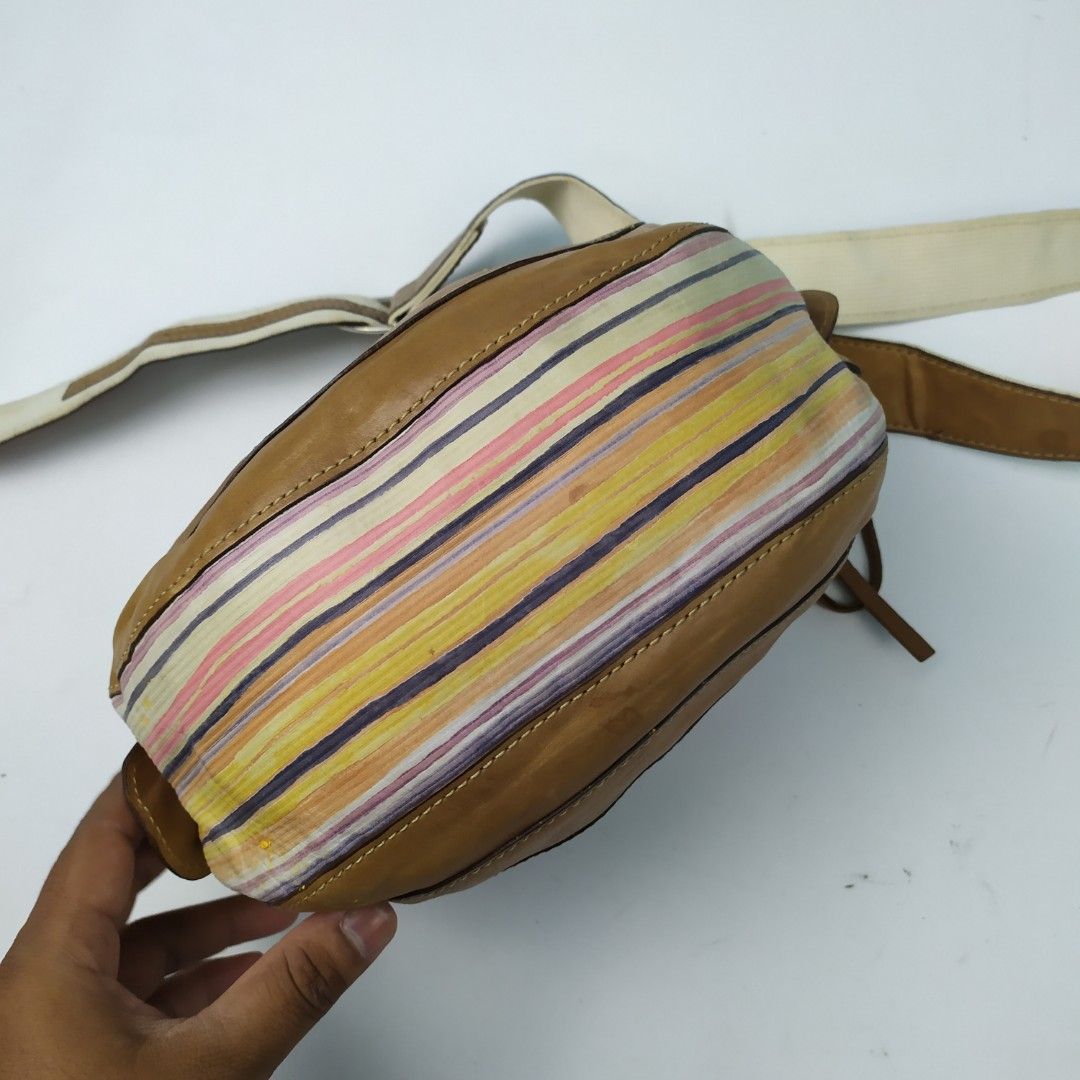D 31 Vin donn leather sling bag