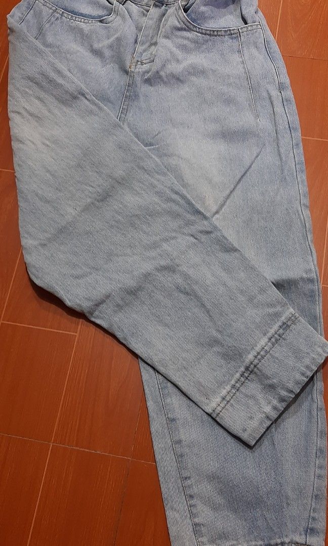 Denim pants (Category: Jeans) located in Rizal. Submitted by annmaria_declutter (Listing ID 1280429541, Image 3). Description: Hi,selling may denim po hindi ko sya nagamit po..mom jeans style sya ang cute po nyan pag suot,hard denim po,waist can be adjustable from 22"-27"best fit para po comfy working po bottons nya lahat sa waist.no flaws.last price na po yan..
