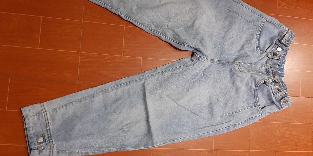 Denim pants (Category: Jeans) located in Rizal. Submitted by annmaria_declutter (Listing ID 1280429541, Image 2). Description: Hi,selling may denim po hindi ko sya nagamit po..mom jeans style sya ang cute po nyan pag suot,hard denim po,waist can be adjustable from 22"-27"best fit para po comfy working po bottons nya lahat sa waist.no flaws.last price na po yan..