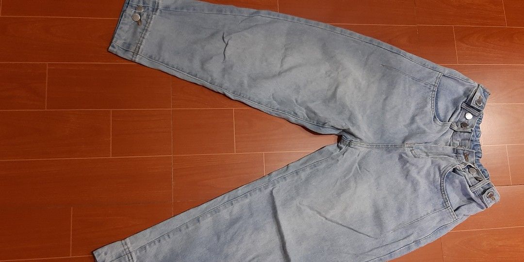 Denim pants (Category: Jeans) located in Rizal. Submitted by annmaria_declutter (Listing ID 1280429541, Image 1). Description: Hi,selling may denim po hindi ko sya nagamit po..mom jeans style sya ang cute po nyan pag suot,hard denim po,waist can be adjustable from 22"-27"best fit para po comfy working po bottons nya lahat sa waist.no flaws.last price na po yan..