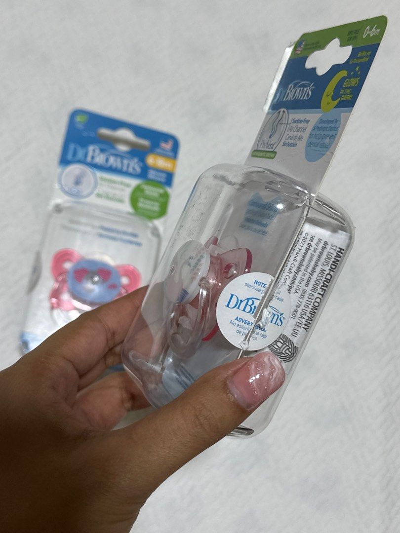 Dr Browns Pacifier (Category: Soothers & Pacifiers) located in Caloocan City. Submitted by harinspire (Listing ID 1280550439, Image 2). Description: Brand new po inopen lang un isa para itry ni baby kaso ayaw nya yung isa po di pa open Na sterilized naman na po Take all 900.