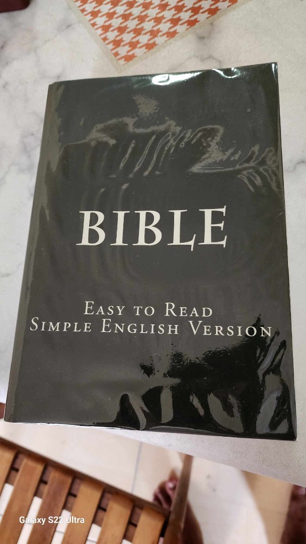 Easy-to-Read Version of the Holy Bible, Hobbies & Toys, Books ...