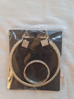(Category: ) located in . Submitted by debbys_closet (Listing ID 1280479177, Image 1). Description: .