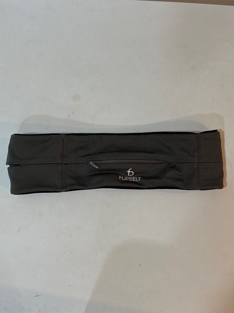 Flipbelt medium Men s Fashion Activewear on Carousell