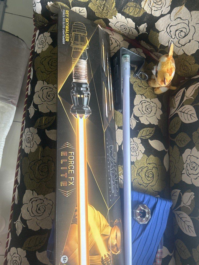 Rey lightsaber hotsell force fx