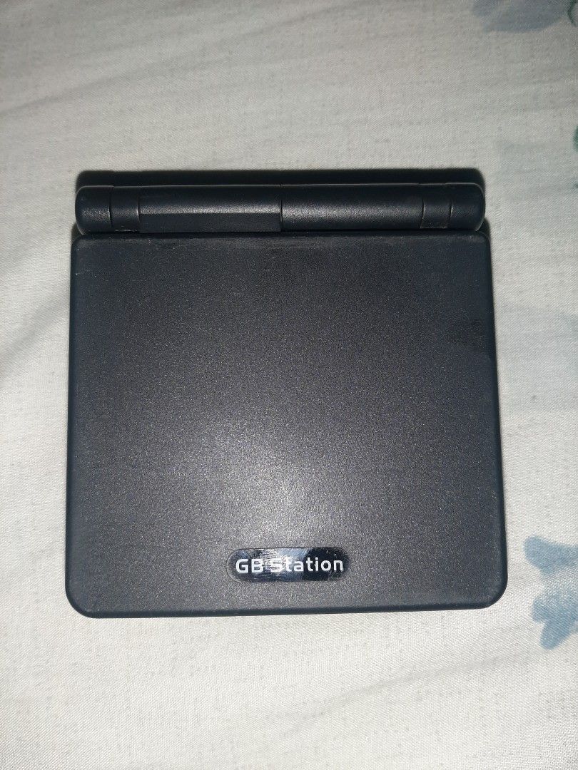 Gameboy advance (gb station) (Category: Nintendo) located in Bacolod City. Submitted by anneslittlecloset (Listing ID 1280580742, Image 1). Description: no charger ( i lost it) when turn on meron noise nag turn naman sya kaso the screen isnt showing just black screen lang volume is working well bottons are in good condition lahat okay screen nya lang problem will ship as soon as possible am from bacolod pwede rin sco if orange app will allow it.