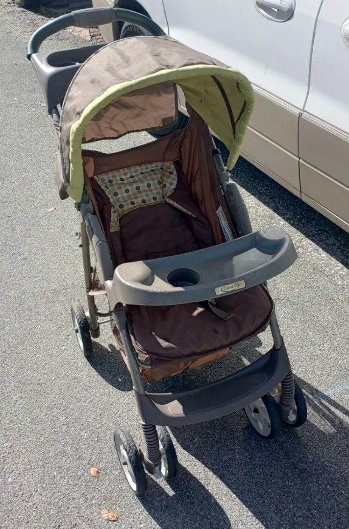 GRACO Literider Baby Stroller (preloved) (Category: Strollers) located in Mandaluyong City. Submitted by peqxy (Listing ID 1280406742, Image 1). Description: Original GRACO Stroller Preloved but in Excellent conditioner Lightweight & Travel Friendly ‧ Foldable Stroller ‧ Foldable Canopy ‧ Swivel Wheels ‧ Supported Weight: 15kg ‧ Child's Tray & Parent's Tray with Cup Holder Color: Brown & Green Price: P2990 Pick up at Shaw Blvd. Mandaluyong City.