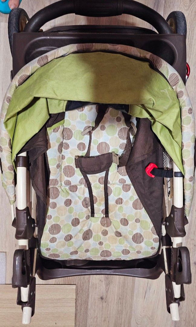 GRACO Literider Baby Stroller (preloved) (Category: Strollers) located in Mandaluyong City. Submitted by peqxy (Listing ID 1280406742, Image 3). Description: Original GRACO Stroller Preloved but in Excellent conditioner Lightweight & Travel Friendly ‧ Foldable Stroller ‧ Foldable Canopy ‧ Swivel Wheels ‧ Supported Weight: 15kg ‧ Child's Tray & Parent's Tray with Cup Holder Color: Brown & Green Price: P2990 Pick up at Shaw Blvd. Mandaluyong City.