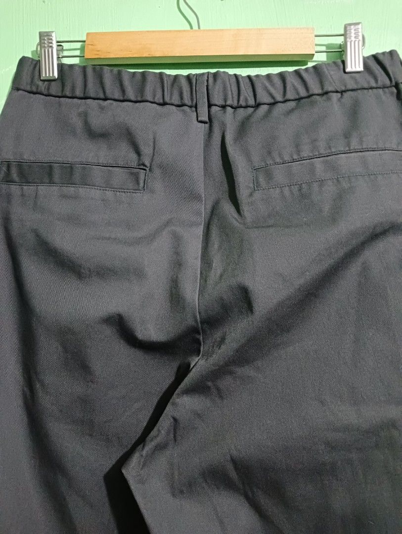 GU Curve Tuck Pants, Men's Fashion, Bottoms, Trousers on Carousell