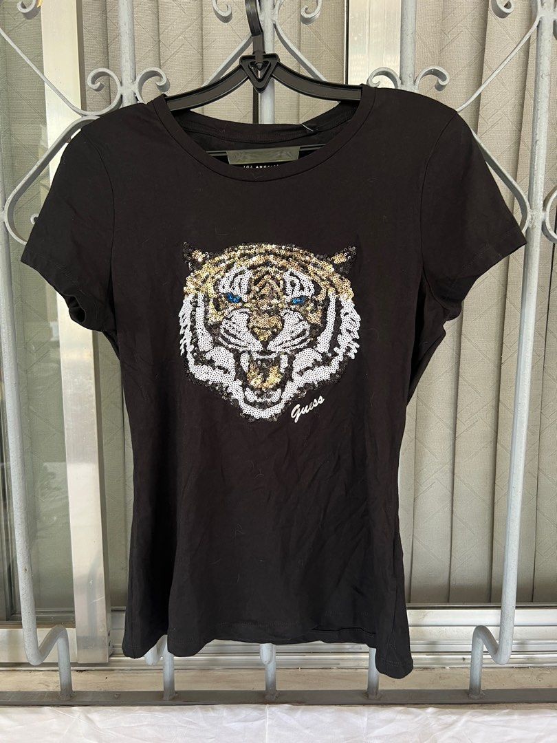 Guess Black Stili Tiger Shirt (Category: Shirts) located in Taytay. Submitted by azlux (Listing ID 1280499326, Image 1). Description: Guess Black Stipi Tiger Shirt Size M L: 24.5" W: 14.5" •Brand new and Authentic w/ Tag •Colors may vary due to lighting •No return/refund, please make sure you are fully decided when purchasing •Shipping to be shouldered by buyer via J&T and Lalamove only •Payment First 📍San Isidro, Taytay, Rizal.
