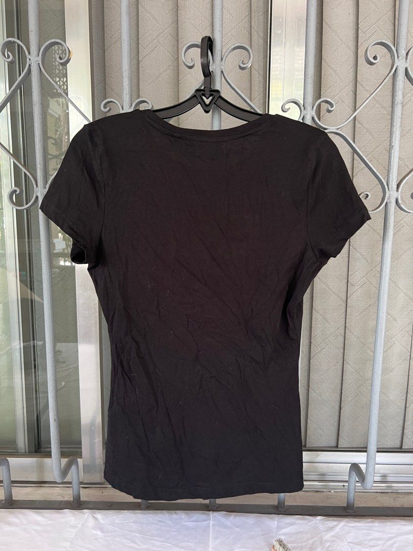 Guess Black Stili Tiger Shirt (Category: Shirts) located in Taytay. Submitted by azlux (Listing ID 1280499326, Image 2). Description: Guess Black Stipi Tiger Shirt Size M L: 24.5" W: 14.5" •Brand new and Authentic w/ Tag •Colors may vary due to lighting •No return/refund, please make sure you are fully decided when purchasing •Shipping to be shouldered by buyer via J&T and Lalamove only •Payment First 📍San Isidro, Taytay, Rizal.