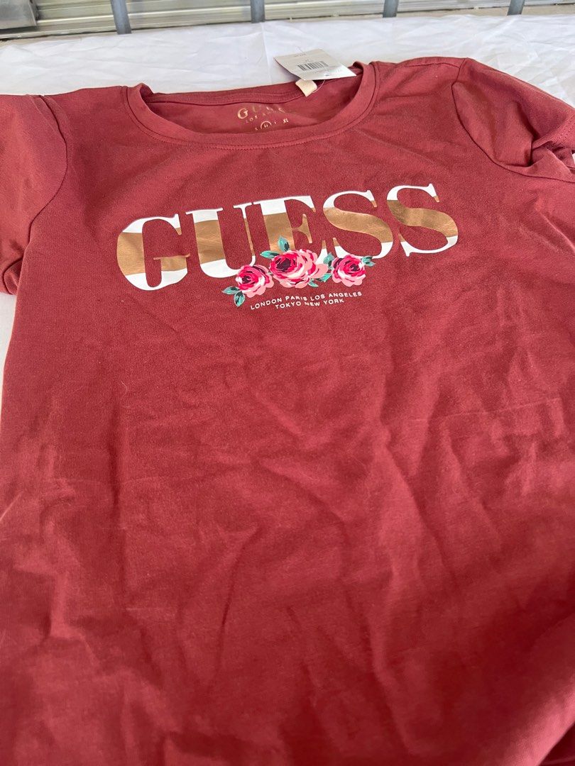 Guess Carrie Floral Shirt (Category: Shirts) located in Taytay. Submitted by azlux (Listing ID 1280497973, Image 3). Description: Guess Carrie Floral Shirt Size Medium L: 21.5" W: 14" •Brand new and Authentic w/ Tag •Colors may vary due to lighting •No return/refund, please make sure you are fully decided when purchasing •Shipping to be shouldered by buyer via J&T and Lalamove only •Payment First 📍San Isidro, Taytay, Rizal.