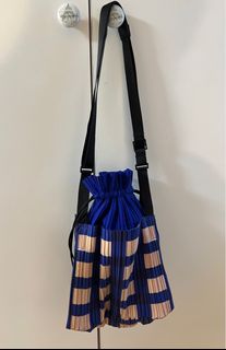 （分類：）位於 。 由 crazy_secretary 提交（商品編號 1280477058，圖片 1）。簡介： 。