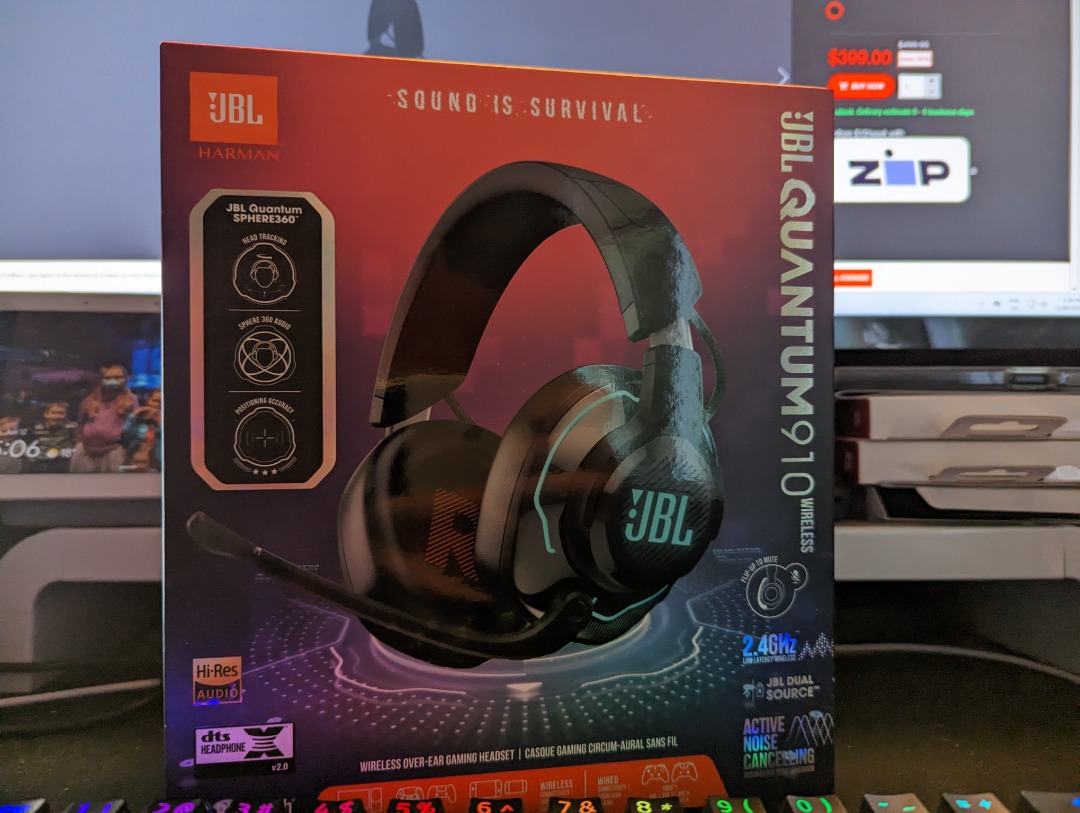 JBL  Quantum 910 Wireless gaming headset with Hi-Res audio and NC