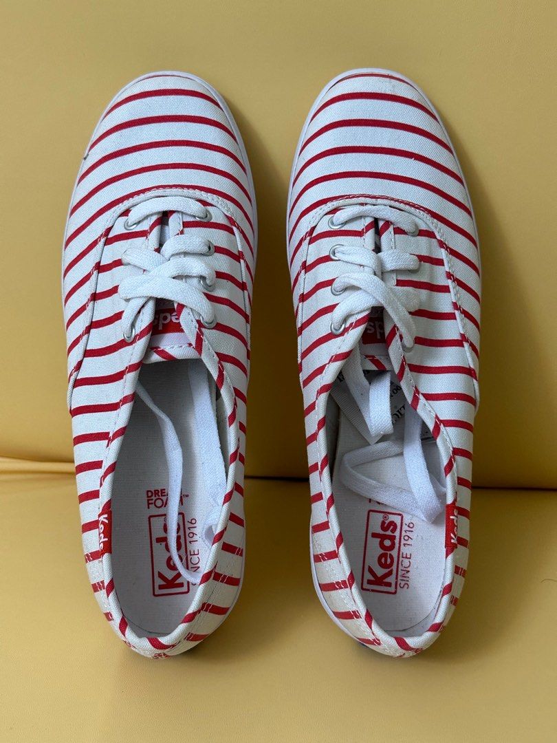 White keds with red stripe 2025