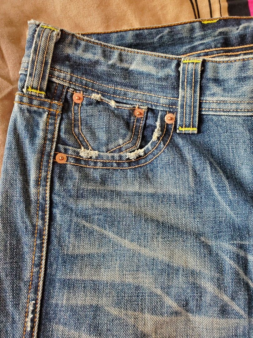 Levis 28 deals