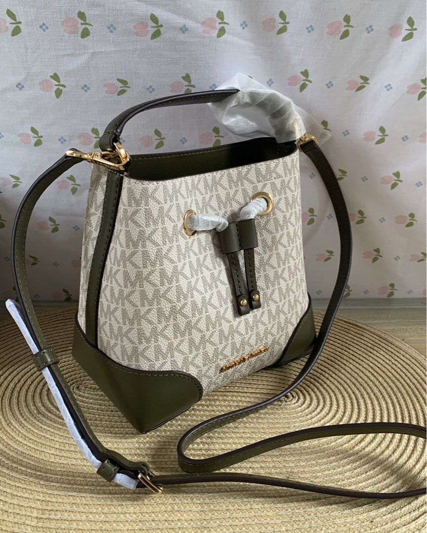 Michael kors olive green purse 2025