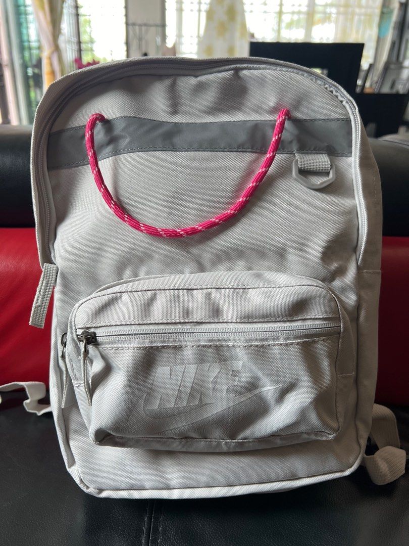 Nike tanjun sales backpack review