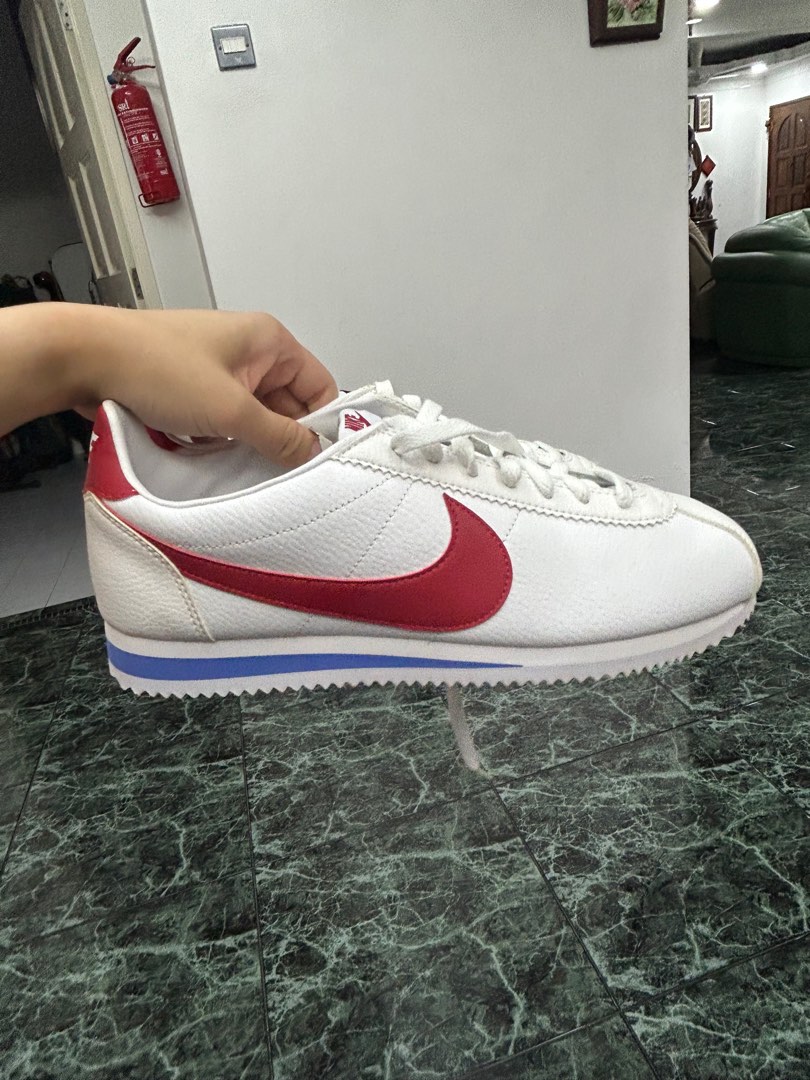 Classic nikes mens hotsell