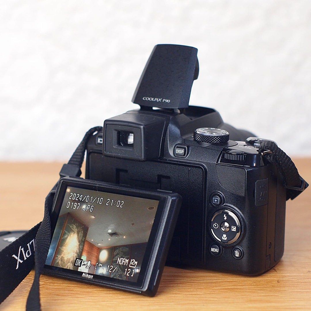 Nikon Coolpix P90 DSLR Digital Camera, Photography, Cameras on Carousell