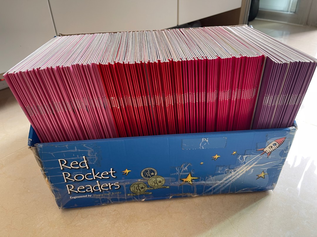 Red Rocket Readers Blue Box 4套畫新淨, 興趣及遊戲, 書本& 文具