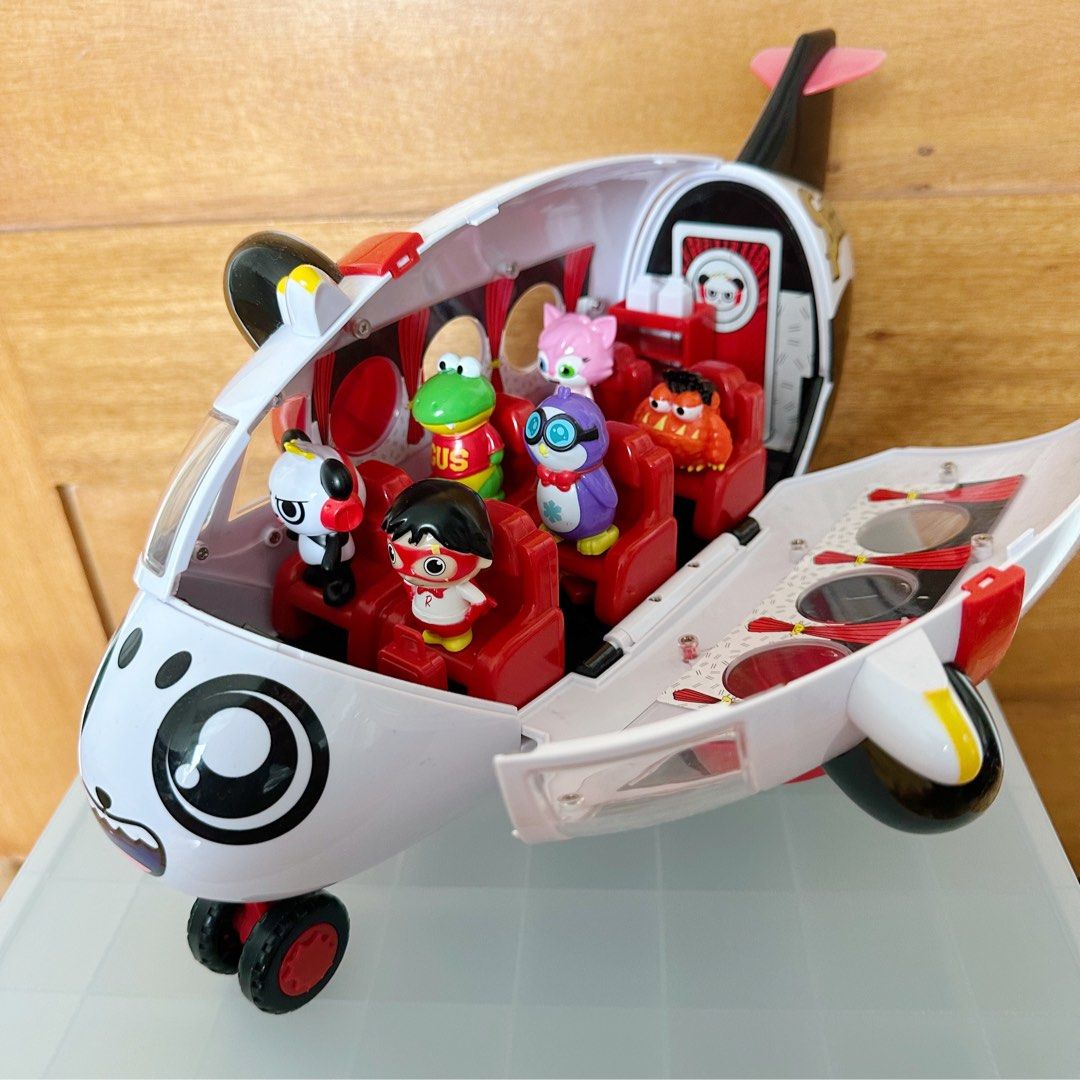 Ryan's world online airplane
