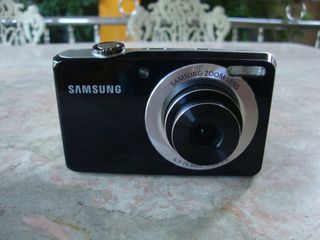 Samsung VLUUPL100  12.0 Megapixels Digital Camera ( Tested before Ship Out  )