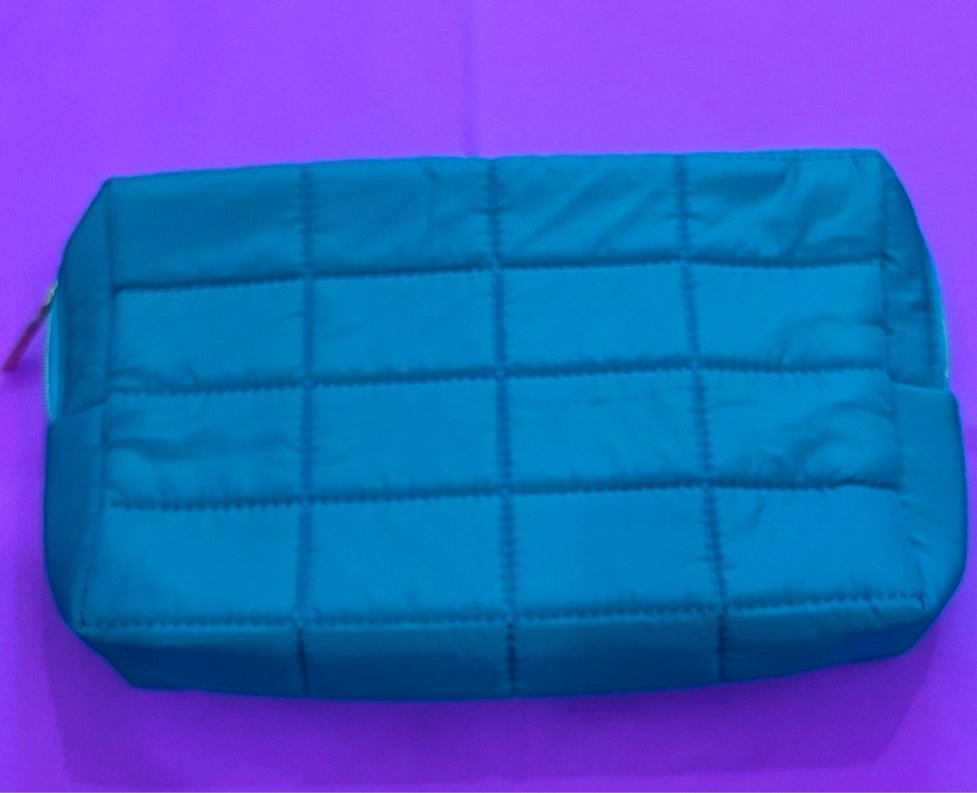Sephora Pouch (Category: Face Care) located in Makati City. Submitted by cashfrancefashioncosmetics_ph (Listing ID 1280461532, Image 1). Description: SOLD PER PIECE THE SIZE IS POSTED GREEN COLOR LARGE SIZE ORIGINAL FROM SEPHORA.