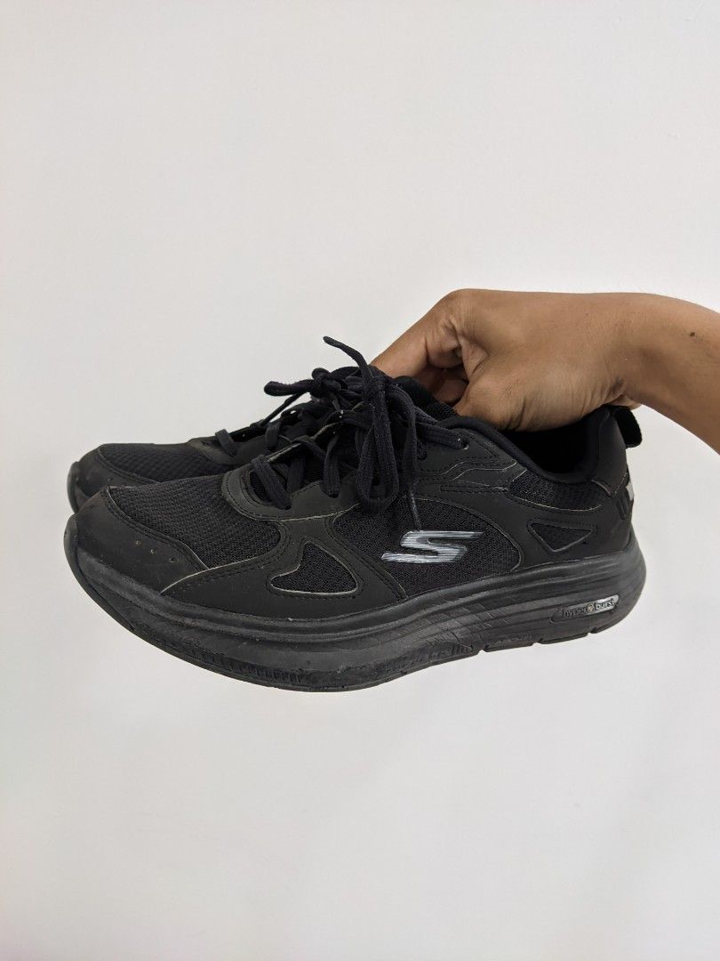 Black skechers top size 6