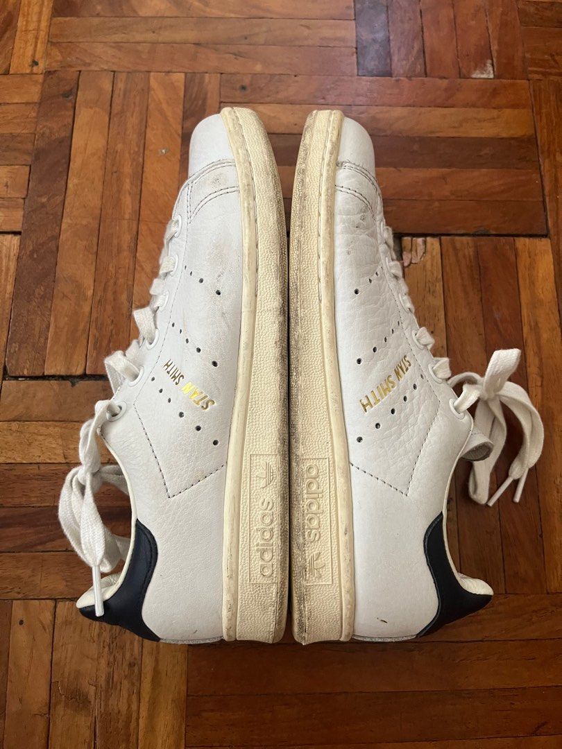 Stan Smith US5 (Category: Sneakers) located in Paranaque City. Submitted by superpeanut (Listing ID 1280383254, Image 3). Description: Stan Smith white leather, blue trims US5 (24.5 cm) No rub marks, scratches. Just needs cleaning. Soles still thick and intact. Please see photos for condition. Gcash or BPI.