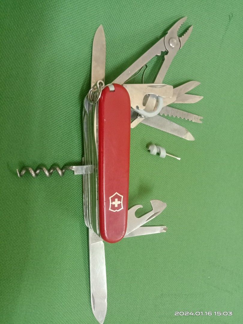SWISS ARMY KNIFE SAK VICTORINOX SWISS CHAMP Sports Equipment
