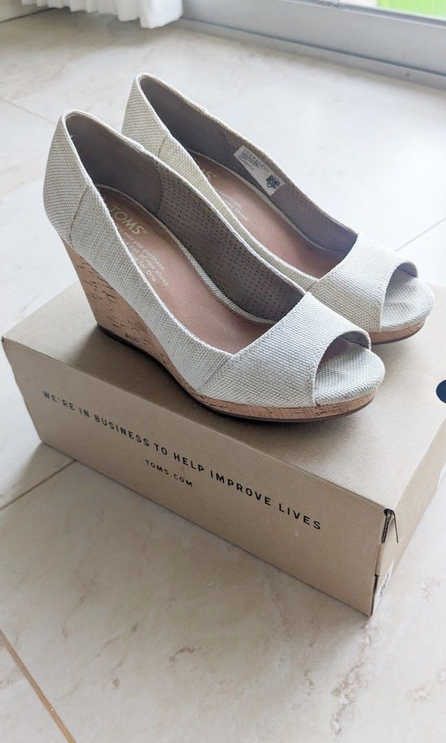 TOMS Stella Natural Yarn Dye Women Wedge Size 5.5