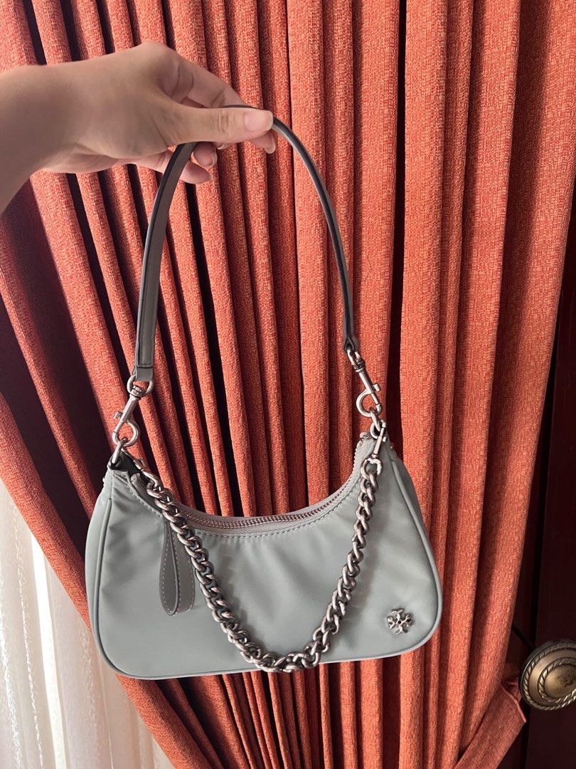 Tory Burch Mercer Crescent Bag (Category: Luxury Bags & Wallets) located in Quezon City. Submitted by hapidrops (Listing ID 1280333679, Image 2). Description: .