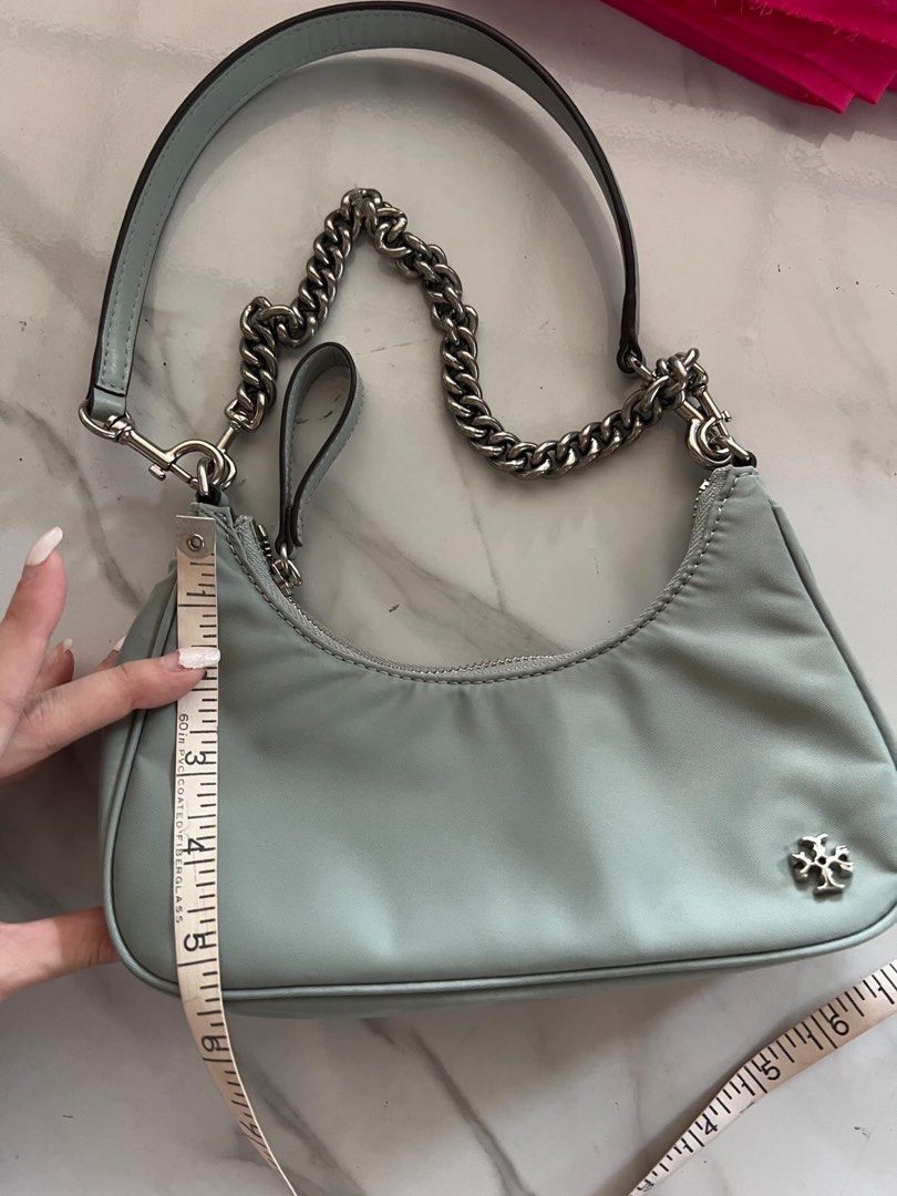 Tory Burch Mercer Crescent Bag (Category: Luxury Bags & Wallets) located in Quezon City. Submitted by hapidrops (Listing ID 1280333679, Image 3). Description: .