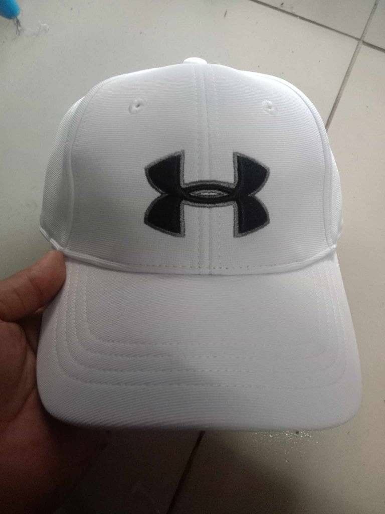 UNDER ARMOUR & OAKLEY CLOSECAP OSFM (Category: Caps & Hats) located in Manila. Submitted by Thrift_manila (Listing ID 1280562037, Image 2). Description: for sale! close cap UA & oakley brand new excellent condition medium to large size for only 950 dm for fast transaction and for more details shipping thru j&t outside manila same day delivery via lalamove payment method. Gcash/cash.