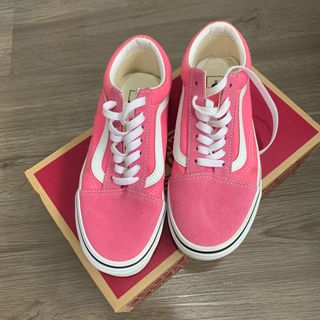 Fuzzy on sale pink vans