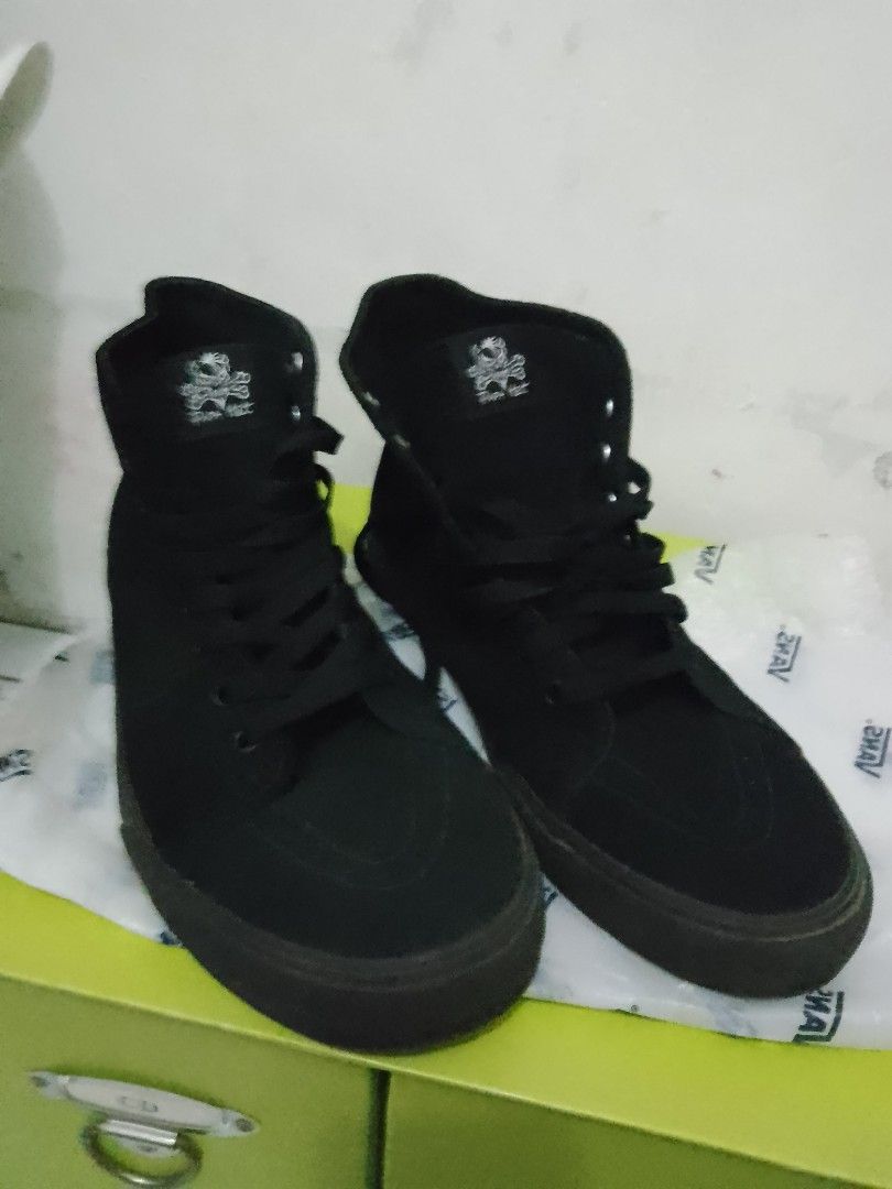 Harga sepatu vans metallica online