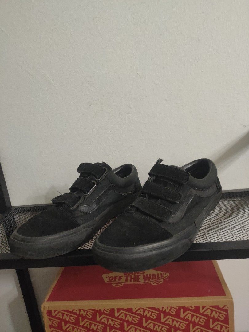 Black strap on vans discount