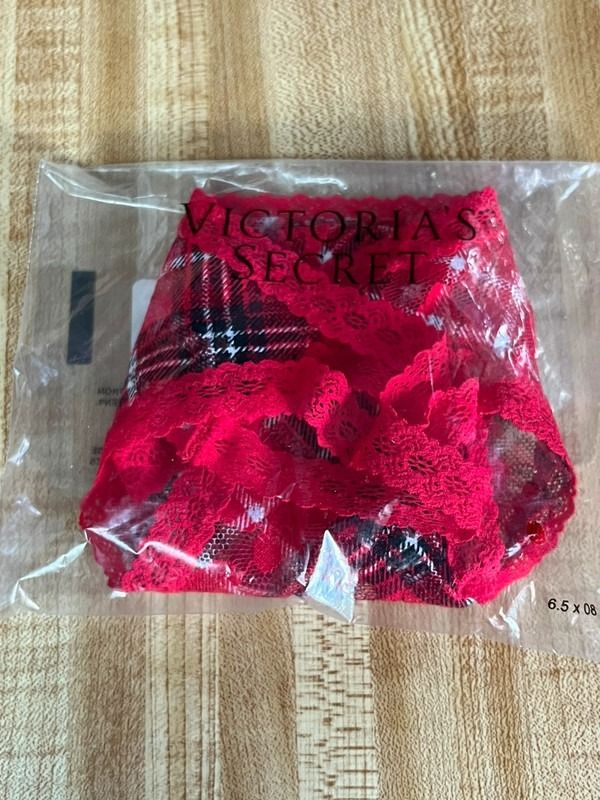 Victoria's Secret PINK Lace Strappy Thong- Red Plaid, Women's Fashion,  Undergarments & Loungewear on Carousell