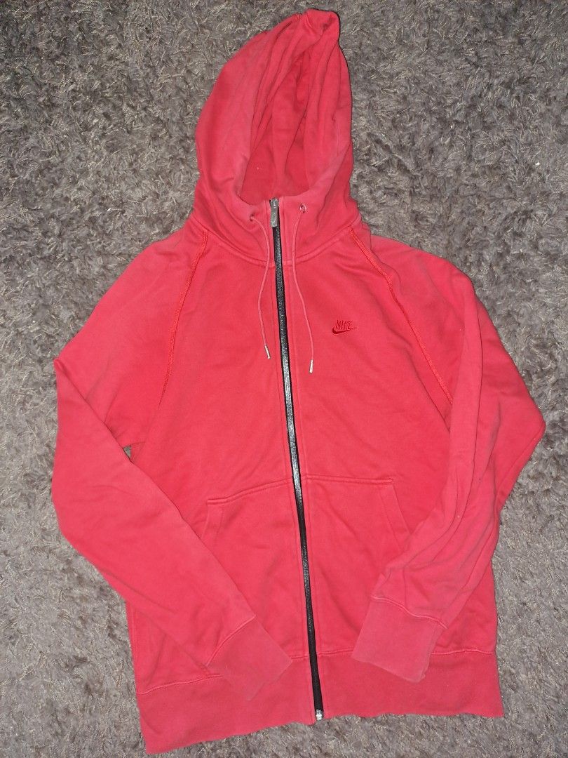 Vintage Nike Hoodie (Red) (Category: Coats, Jackets and Outerwear) located in Bacoor. Submitted by casadeukay (Listing ID 1280497801, Image 1). Description: .
