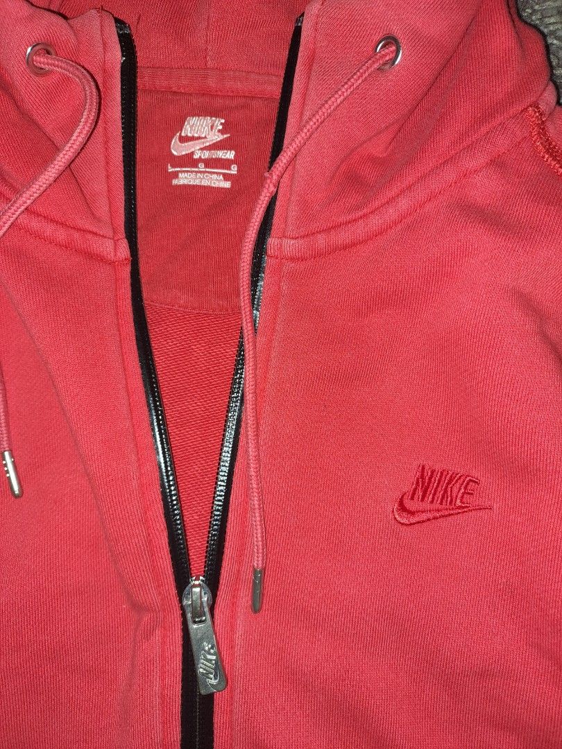 Vintage Nike Hoodie (Red) (Category: Coats, Jackets and Outerwear) located in Bacoor. Submitted by casadeukay (Listing ID 1280497801, Image 2). Description: .