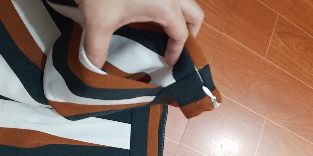 Wideleg pants (Category: Other Bottoms) located in Rizal. Submitted by annmaria_declutter (Listing ID 1280436793, Image 3). Description: Hi,selling my preloved pants,premium po ang cloth nito mga momsh makapal po,with 2 open pockets. length 36" waist 27.