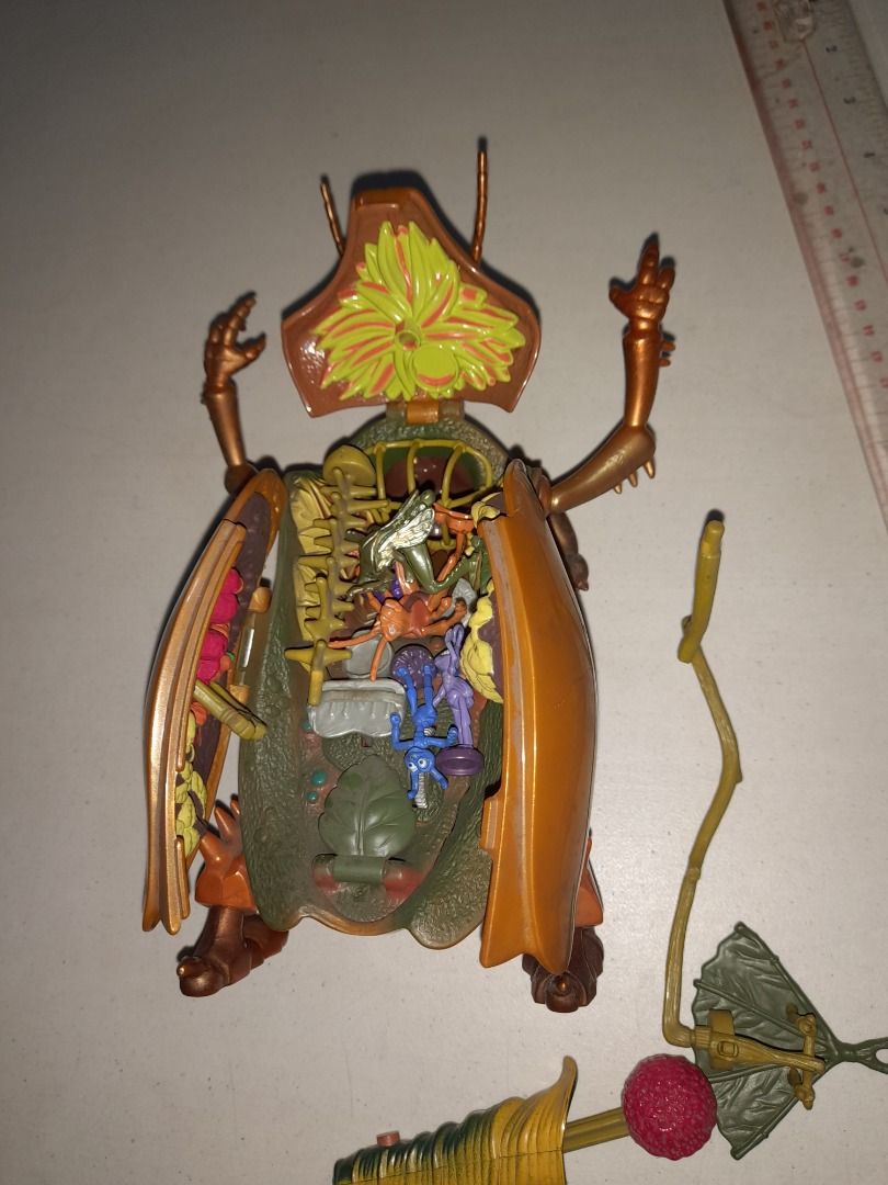 1998 Matel Bug's Life Playset Hopper Hideout with complete accessories