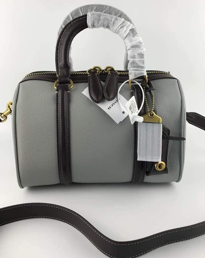 🍀 CCH Ruby Satchel (Category: Luxury Bags & Wallets) located in Manila. Submitted by shan_kenz (Listing ID 1280718374, Image 3). Description: 🍀 CCH Ruby Satchel ▪️25x18x14.5cm 💰P2,500 ▪️Actual photo ▪️Plus SF.